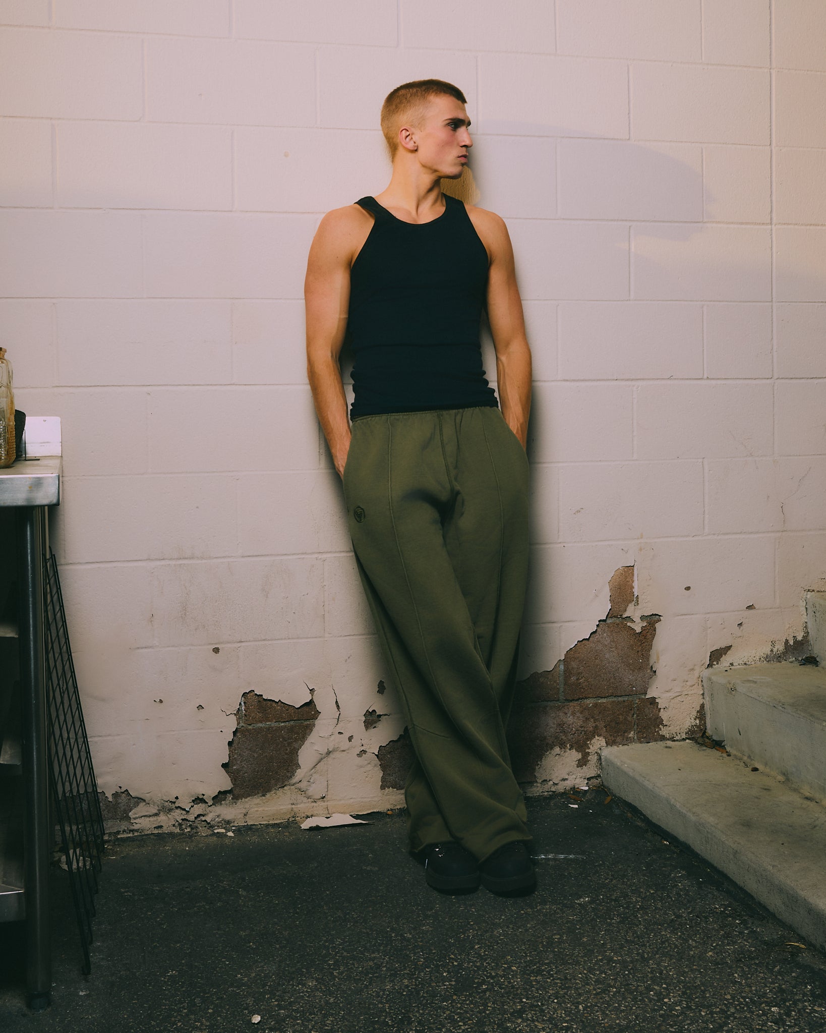 HYPLAND HEAVY WEIGHT PLEATED LOGO SWEAT PANTS (OLIVE)