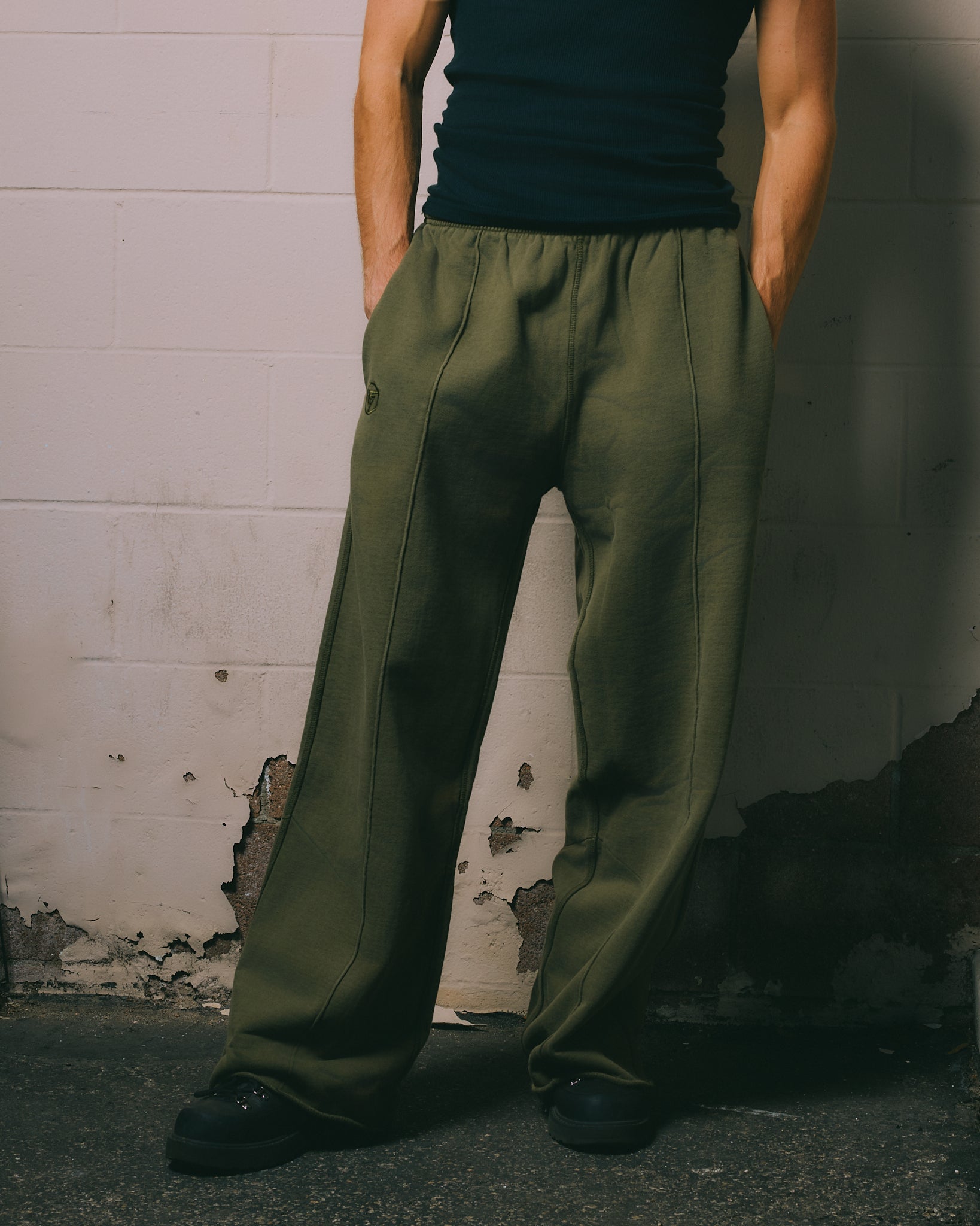 HYPLAND HEAVY WEIGHT PLEATED LOGO SWEAT PANTS (OLIVE)